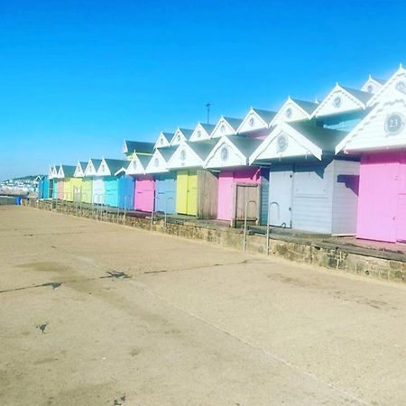 Modern 3 Bedroom Caravan Near The Beach Walton-on-the-Naze Exterior foto