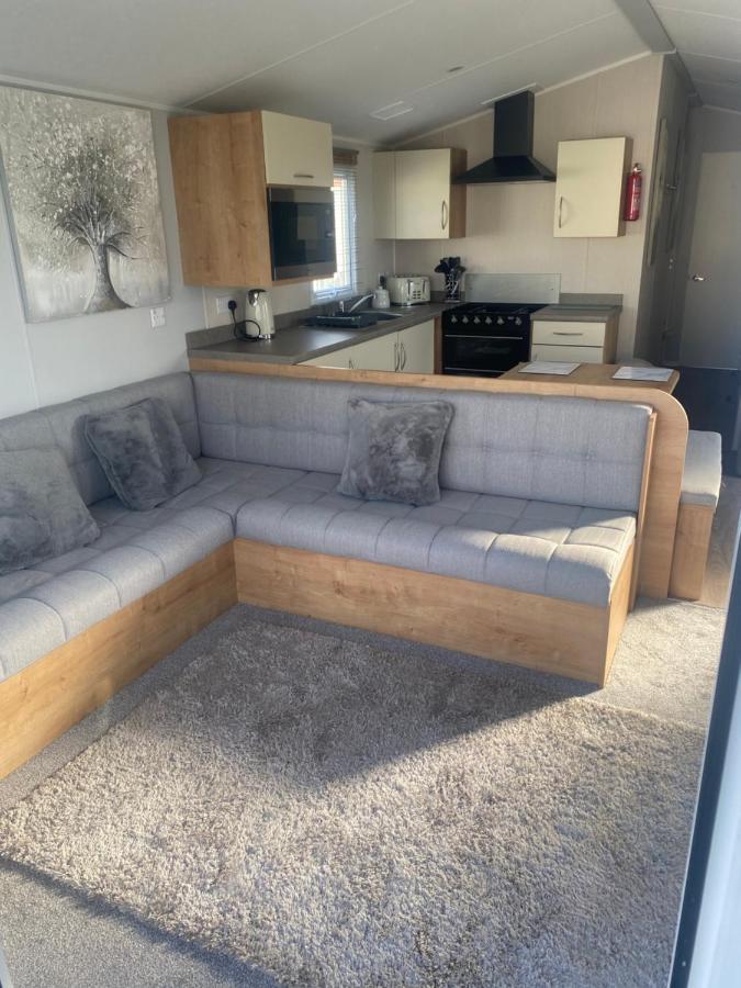 Modern 3 Bedroom Caravan Near The Beach Walton-on-the-Naze Exterior foto