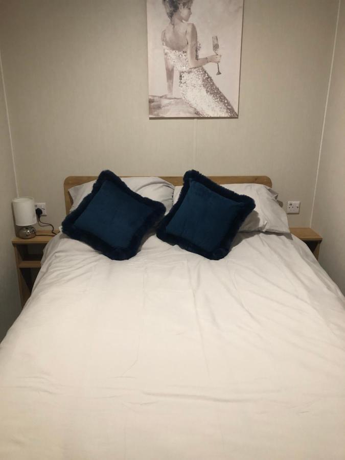 Modern 3 Bedroom Caravan Near The Beach Walton-on-the-Naze Exterior foto