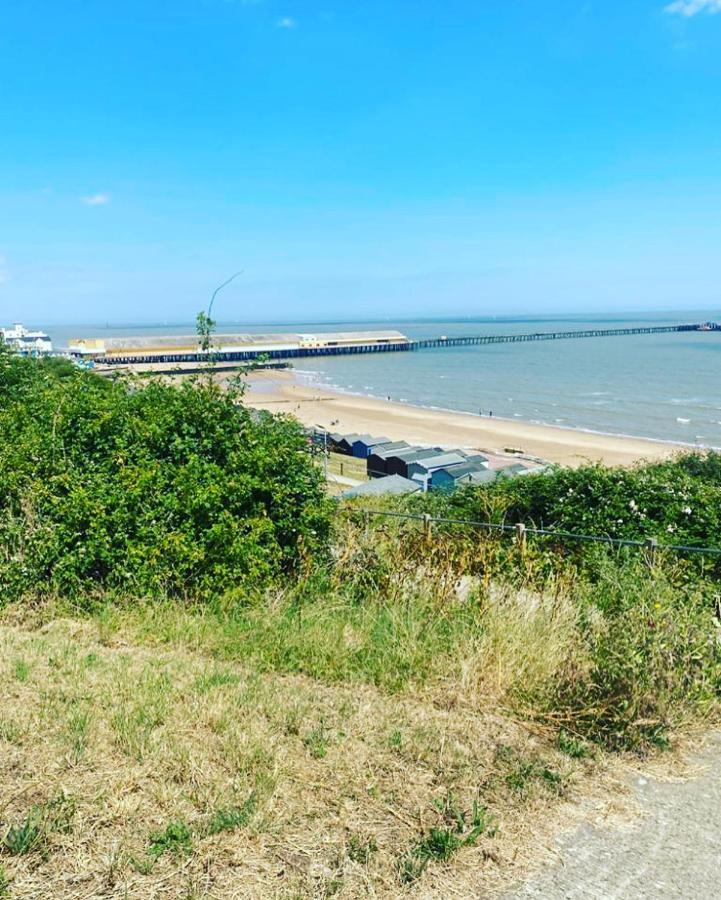 Modern 3 Bedroom Caravan Near The Beach Walton-on-the-Naze Exterior foto