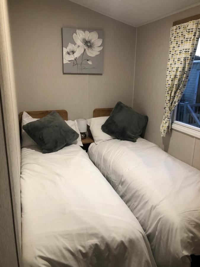 Modern 3 Bedroom Caravan Near The Beach Walton-on-the-Naze Exterior foto